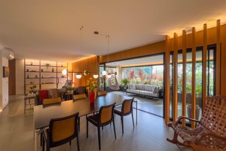 Apartamento à venda com 267m², 4 quartos e 4 vagas Apartamento à venda com 267m², 4 quartos e 4 vagasSala