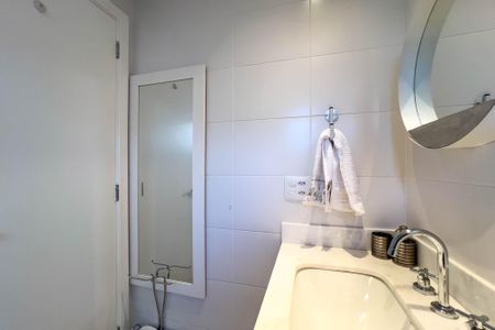 Apartamento à venda com 267m², 4 quartos e 4 vagas Apartamento à venda com 267m², 4 quartos e 4 vagasBanheiro do quarto 3