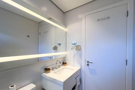 Apartamento à venda com 267m², 4 quartos e 4 vagas Apartamento à venda com 267m², 4 quartos e 4 vagasBanheiro do quarto 2