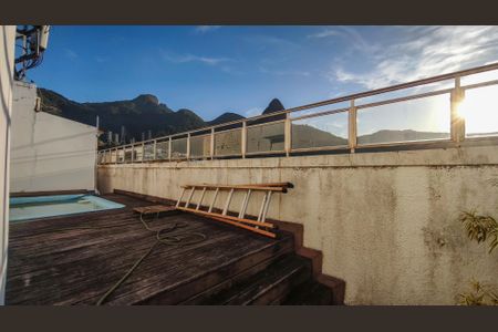 Apartamento à venda com 149m², 3 quartos e 1 vaga Apartamento à venda com 149m², 3 quartos e 1 vagaPiscina