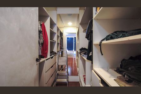 Apartamento à venda com 149m², 3 quartos e 1 vaga Apartamento à venda com 149m², 3 quartos e 1 vagaCloset da suíte