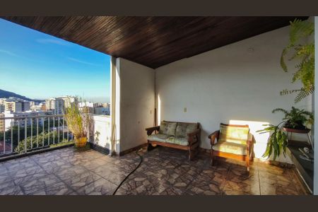 Apartamento à venda com 149m², 3 quartos e 1 vaga Apartamento à venda com 149m², 3 quartos e 1 vagaTerraço