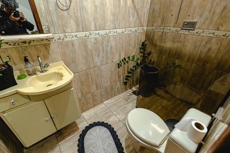 Casa à venda com 360m², 3 quartos e 3 vagas Casa à venda com 360m², 3 quartos e 3 vagasBanheiro 1