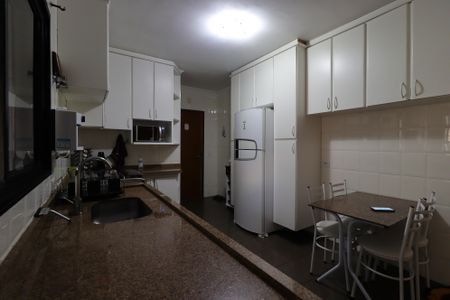 Apartamento à venda com 137m², 4 quartos e 2 vagasCozinha