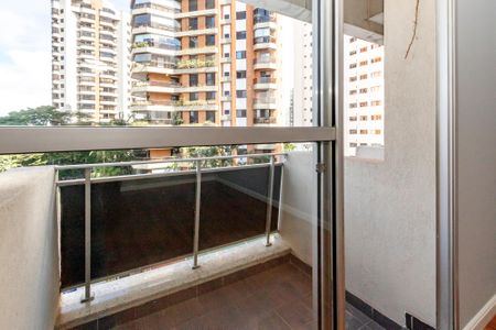 Apartamento à venda com 83m², 2 quartos e 1 vaga Apartamento à venda com 83m², 2 quartos e 1 vagaVaranda da Sala