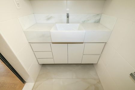 Apartamento para alugar com 61m², 2 quartos e 2 vagas Apartamento para alugar com 61m², 2 quartos e 2 vagasBanheiro do Quarto 1