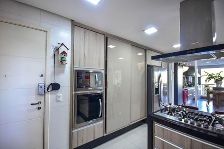 Apartamento à venda com 177m², 4 quartos e 3 vagasCozinha