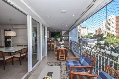 Apartamento à venda com 177m², 4 quartos e 3 vagasVaranda