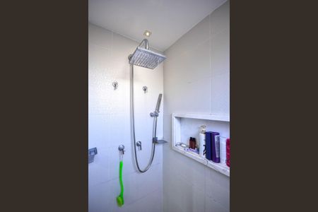 Apartamento à venda com 177m², 4 quartos e 3 vagasChuveiro do banheiro da Suíte 3