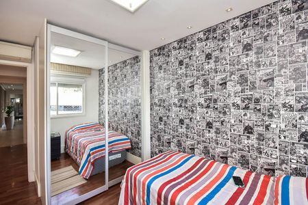 Apartamento à venda com 177m², 4 quartos e 3 vagasBanheiro Suíte 2