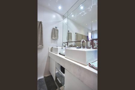 Apartamento à venda com 177m², 4 quartos e 3 vagasBanheiro da Suíte 3