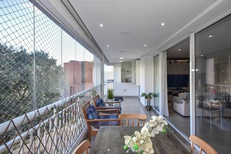 Apartamento à venda com 177m², 4 quartos e 3 vagasVaranda