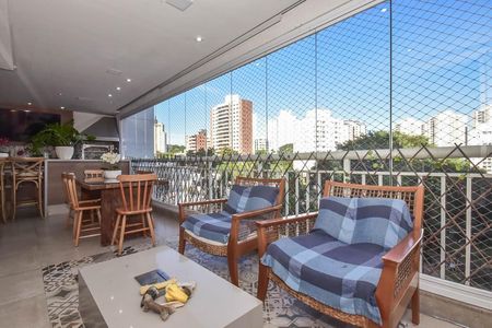 Apartamento à venda com 177m², 4 quartos e 3 vagasVaranda