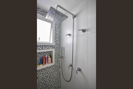 Apartamento à venda com 177m², 4 quartos e 3 vagasChuveiro da Suíte 1