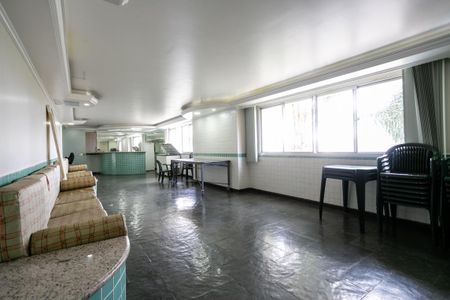 Apartamento à venda com 37m², 1 quarto e 1 vaga Apartamento à venda com 37m², 1 quarto e 1 vagaÁrea comum - Salão de festas