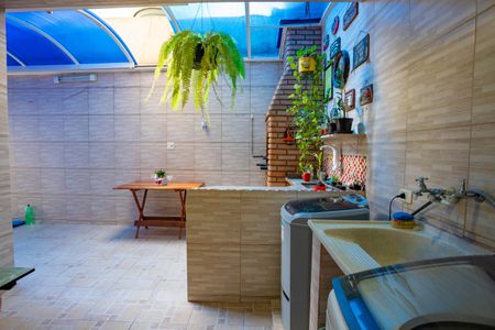 Casa à venda com 212m², 3 quartos e 3 vagasÁrea de serviço / lazer