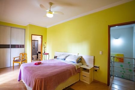 Casa à venda com 212m², 3 quartos e 3 vagasQuarto 2 - suíte