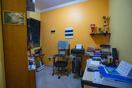 Casa à venda com 212m², 3 quartos e 3 vagasEscritório