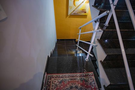 Casa à venda com 212m², 3 quartos e 3 vagasEscada para garagem