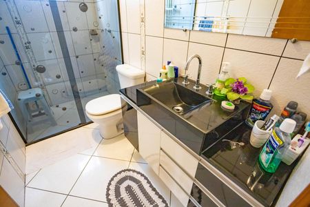 Casa à venda com 212m², 3 quartos e 3 vagasBanheiro da suíte 2