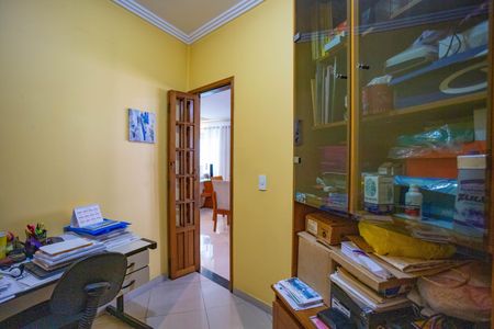 Casa à venda com 212m², 3 quartos e 3 vagasEscritório