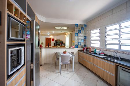 Casa à venda com 212m², 3 quartos e 3 vagasCozinha