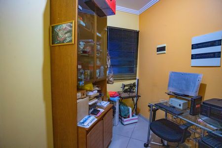 Casa à venda com 212m², 3 quartos e 3 vagasEscritório