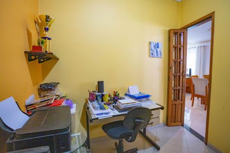 Casa à venda com 212m², 3 quartos e 3 vagasEscritório