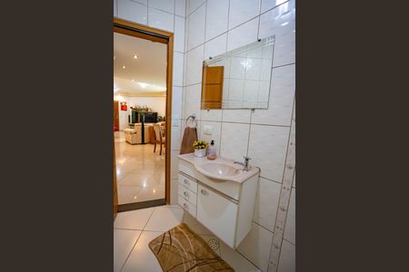 Casa à venda com 212m², 3 quartos e 3 vagasBanheiro social