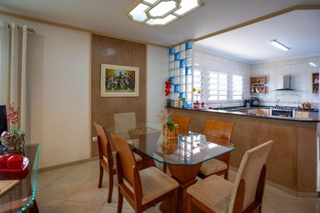 Casa à venda com 212m², 3 quartos e 3 vagasSala de jantar