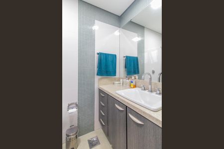 Casa de condomínio à venda com 182m², 3 quartos e 2 vagasBanheiro da Suíte