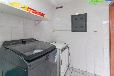 Casa de condomínio à venda com 182m², 3 quartos e 2 vagasÁrea de Serviço