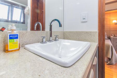 Casa de condomínio à venda com 182m², 3 quartos e 2 vagasBanheiro da Suíte