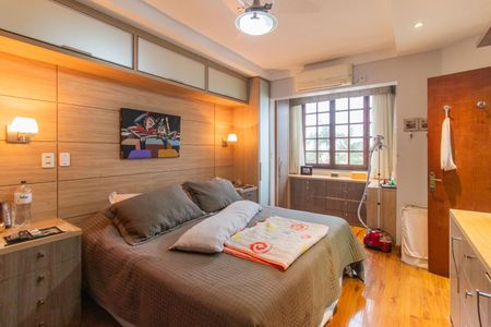 Casa de condomínio à venda com 182m², 3 quartos e 2 vagasSuíte