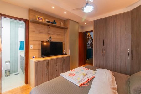 Casa de condomínio à venda com 182m², 3 quartos e 2 vagasSuíte