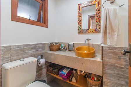 Casa de condomínio à venda com 182m², 3 quartos e 2 vagasLavabo