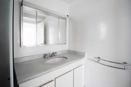 Apartamento à venda com 75m², 2 quartos e 1 vaga Apartamento à venda com 75m², 2 quartos e 1 vagaBanheiro