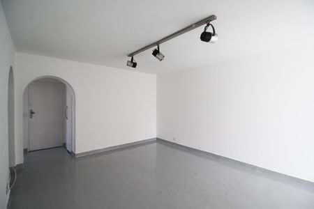 Apartamento à venda com 75m², 2 quartos e 1 vaga Apartamento à venda com 75m², 2 quartos e 1 vagaSala