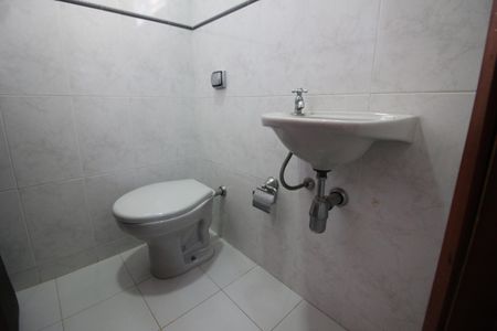 Casa à venda com 200m², 3 quartos e 2 vagasBanheiro de serviço