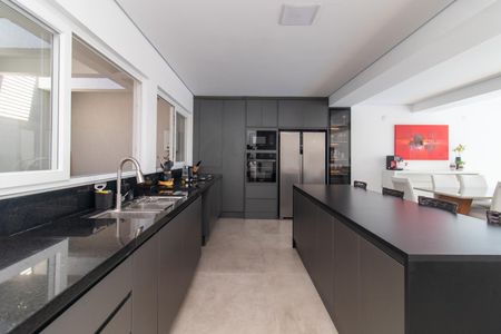 Casa à venda com 243m², 3 quartos e 2 vagasCozinha e Área de Serviço