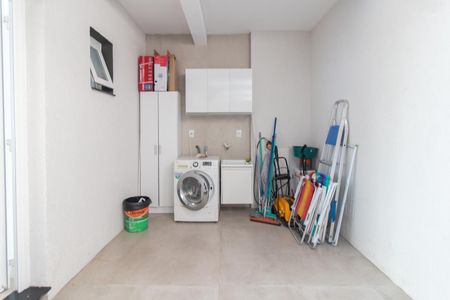 Casa à venda com 243m², 3 quartos e 2 vagasCozinha e Área de Serviço