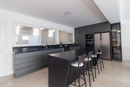 Casa à venda com 243m², 3 quartos e 2 vagasCozinha e Área de Serviço