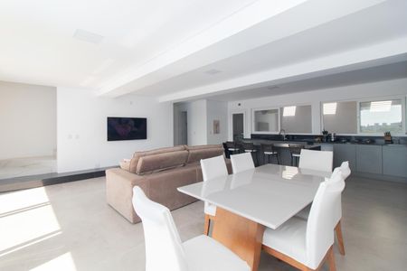 Sala de casa à venda com 3 quartos, 243m² em Santo Antônio, Porto Alegre