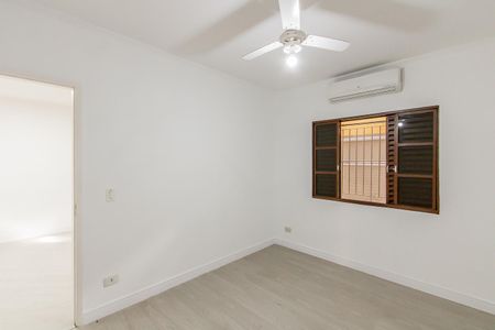 Casa à venda com 125m², 3 quartos e 3 vagas Casa à venda com 125m², 3 quartos e 3 vagasQuarto