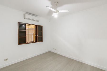 Casa à venda com 125m², 3 quartos e 3 vagas Casa à venda com 125m², 3 quartos e 3 vagasQuarto