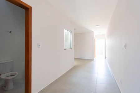 Casa para alugar com 50m², 2 quartos e 1 vaga Casa para alugar com 50m², 2 quartos e 1 vagaSala/Banheiro