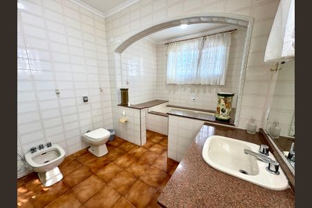 Casa para alugar com 300m², 3 quartos e 1 vaga Casa para alugar com 300m², 3 quartos e 1 vagaBanheiro