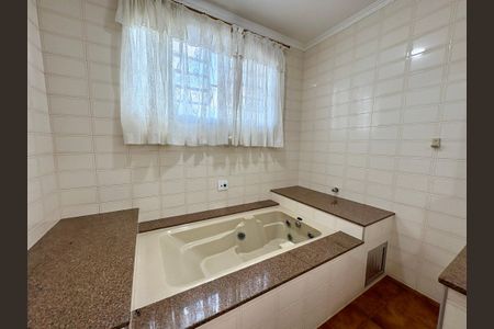 Casa para alugar com 300m², 3 quartos e 1 vaga Casa para alugar com 300m², 3 quartos e 1 vagaBanheiro
