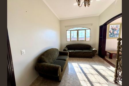 Casa para alugar com 300m², 3 quartos e 1 vaga Casa para alugar com 300m², 3 quartos e 1 vagaSala de Estar