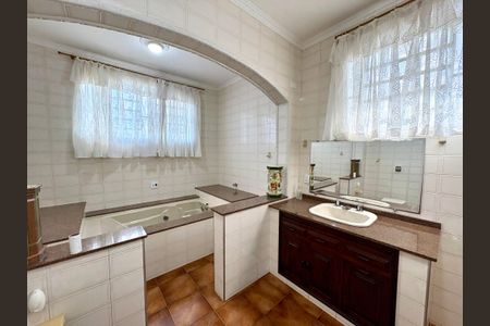 Casa para alugar com 300m², 3 quartos e 1 vaga Casa para alugar com 300m², 3 quartos e 1 vagaBanheiro